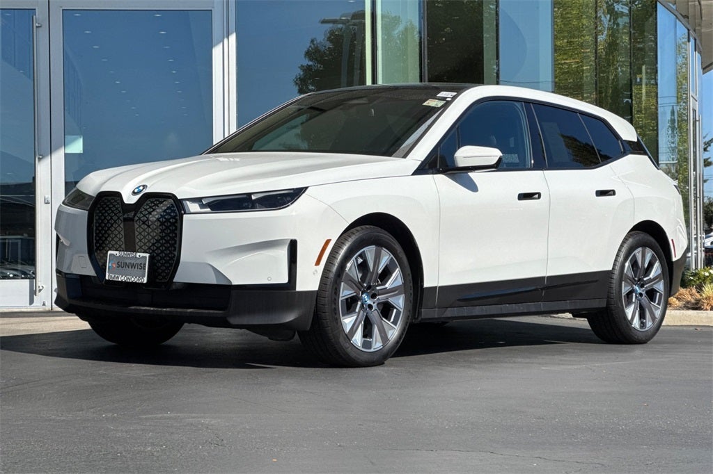 2025 BMW iX xDrive50