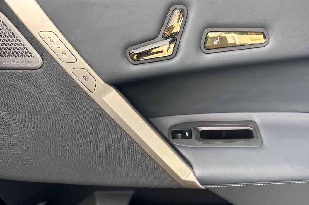 2023 BMW iX M60