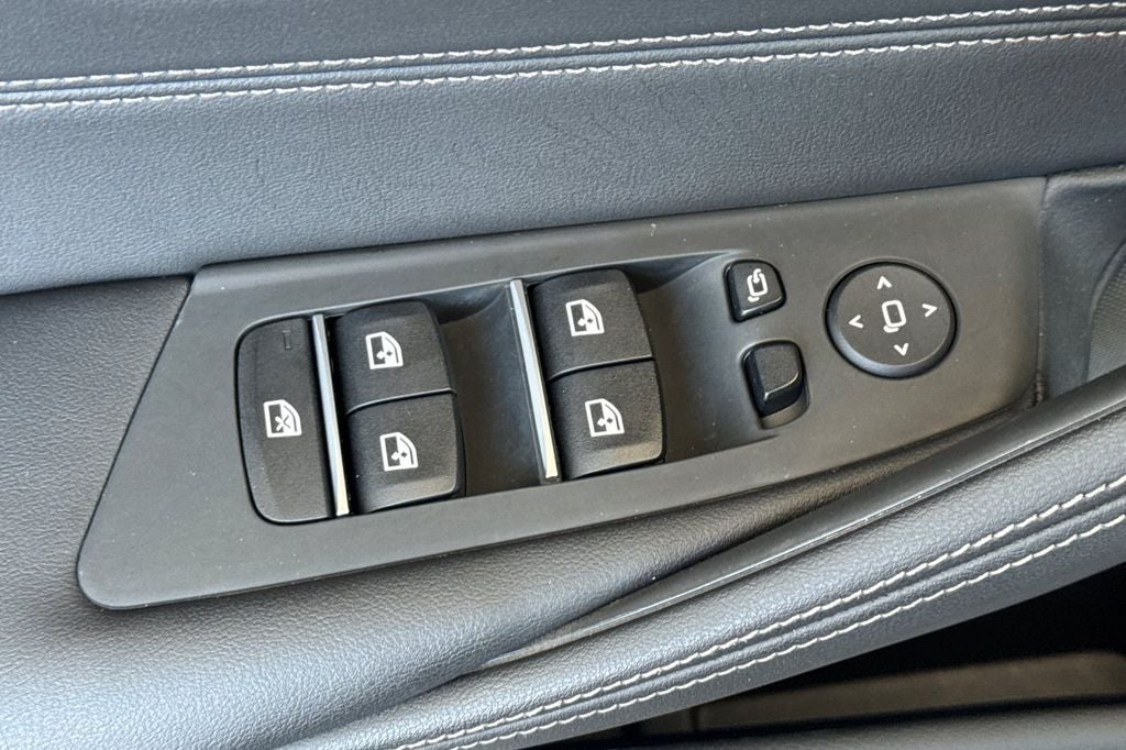 2023 BMW 5 Series M550i xDrive