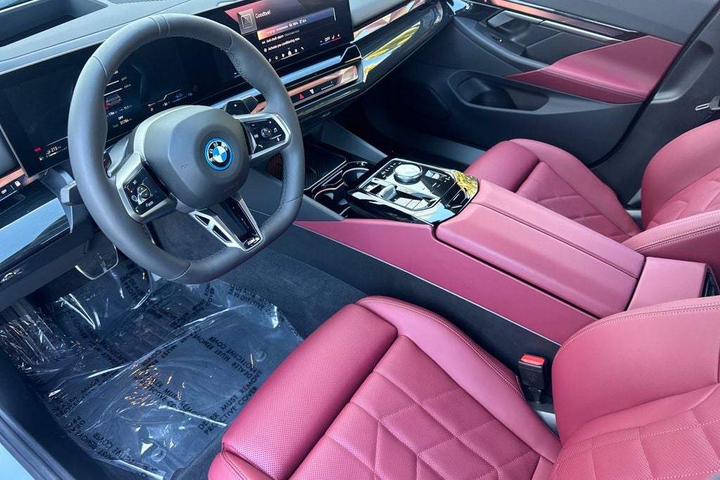2025 BMW 5 Series 550e xDrive