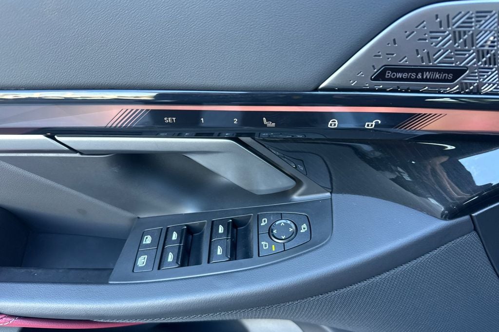 2025 BMW 5 Series 550e xDrive