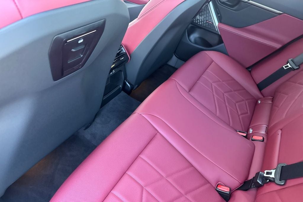 2025 BMW 5 Series 550e xDrive