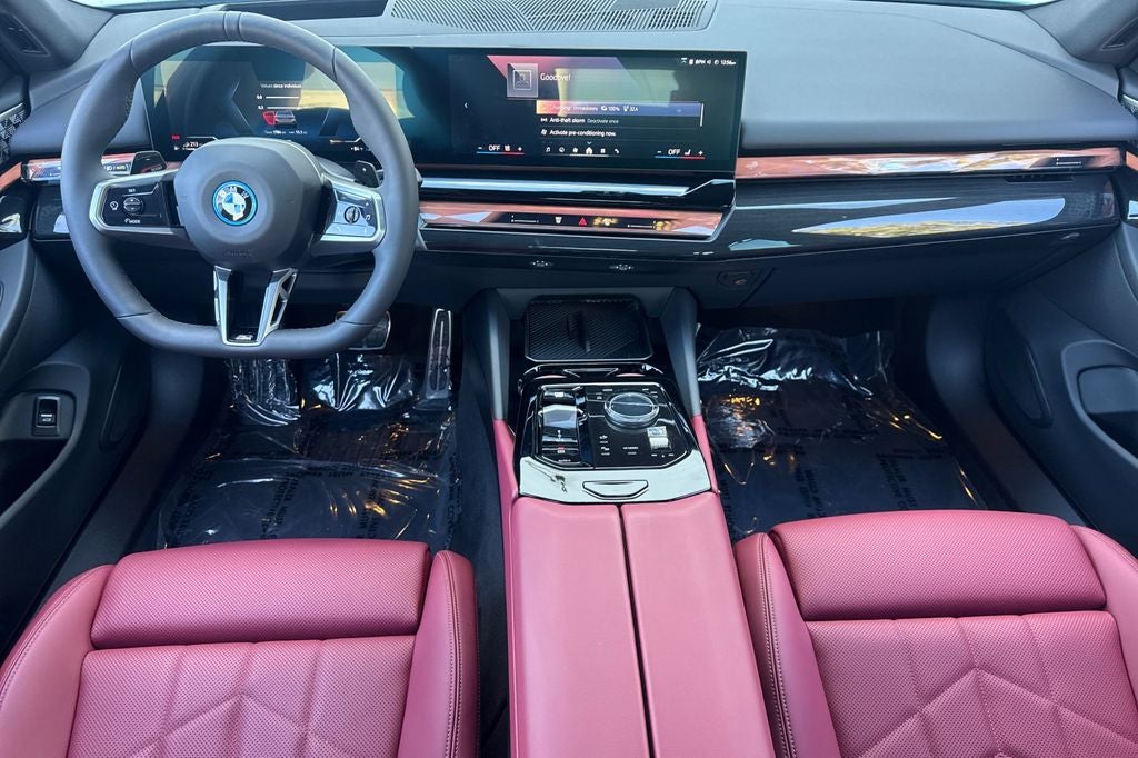 2025 BMW 5 Series 550e xDrive