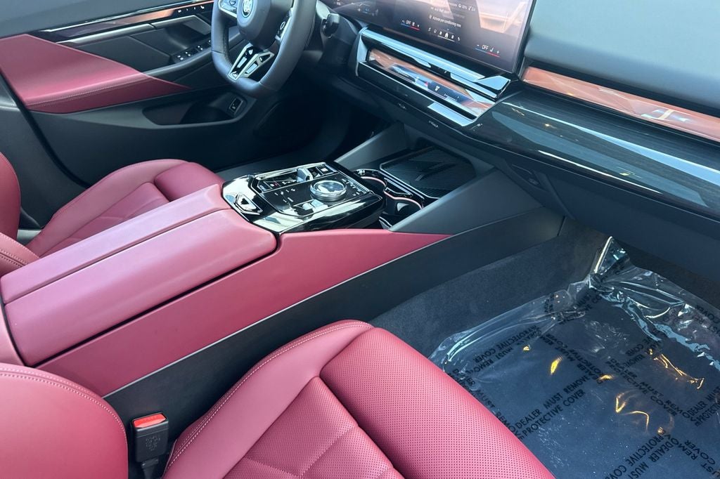 2025 BMW 5 Series 550e xDrive