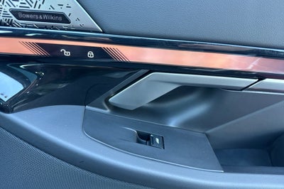 2025 BMW 5 Series 550e xDrive