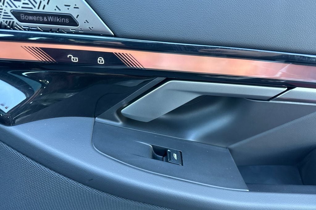 2025 BMW 5 Series 550e xDrive