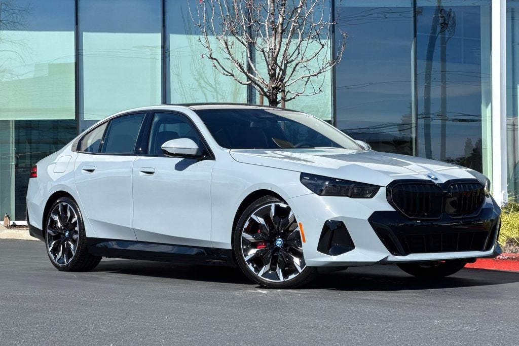 2025 BMW 5 Series 550e xDrive