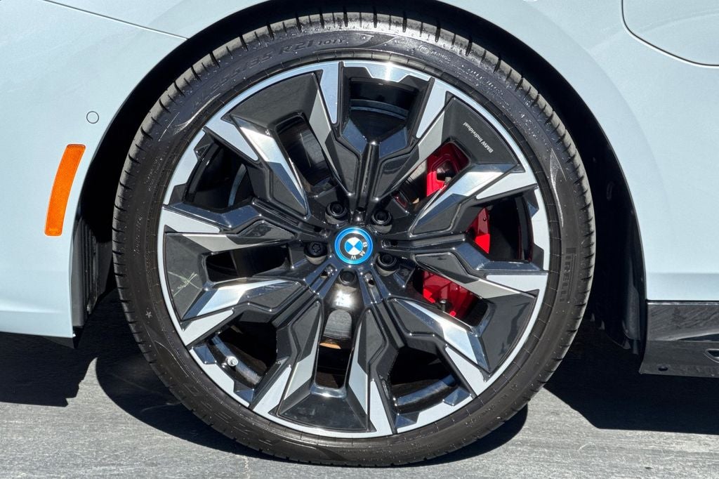 2025 BMW 5 Series 550e xDrive