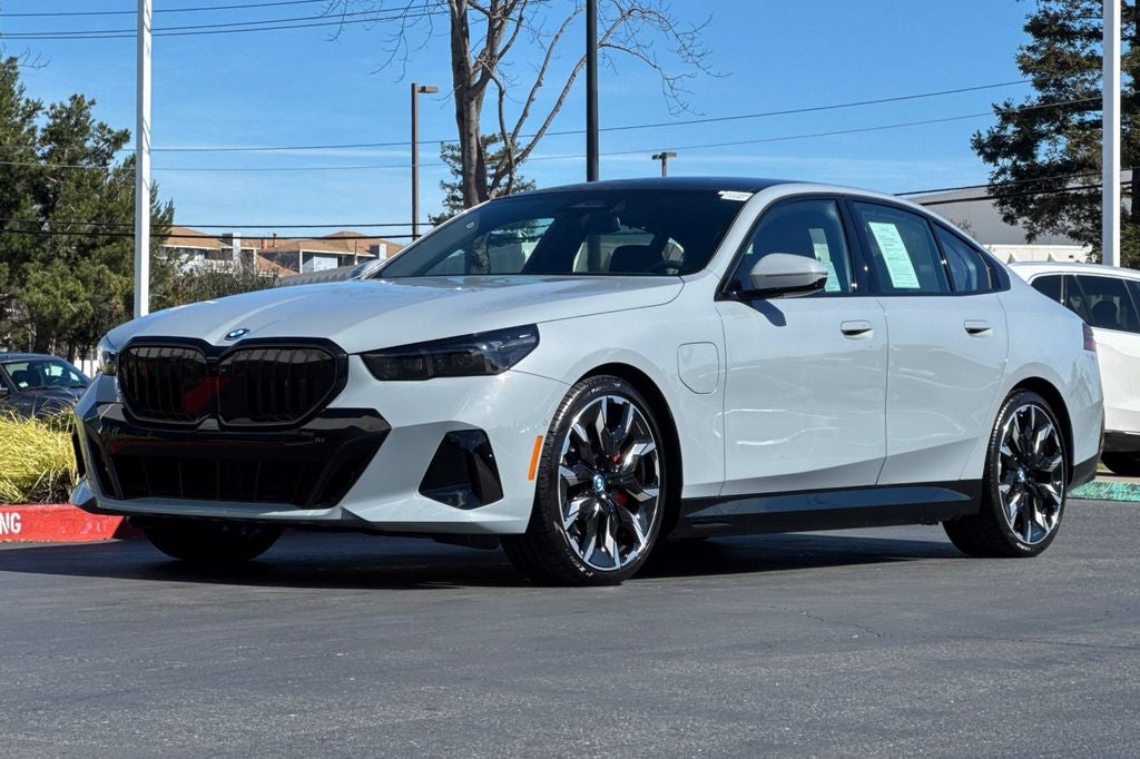 2025 BMW 5 Series 550e xDrive