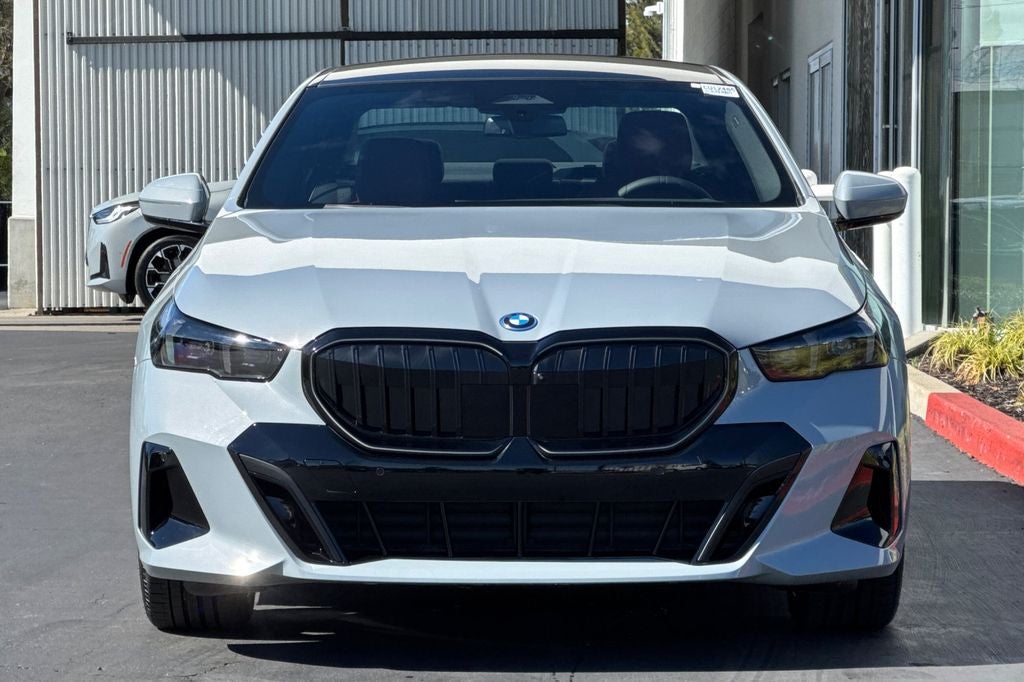 2025 BMW 5 Series 550e xDrive
