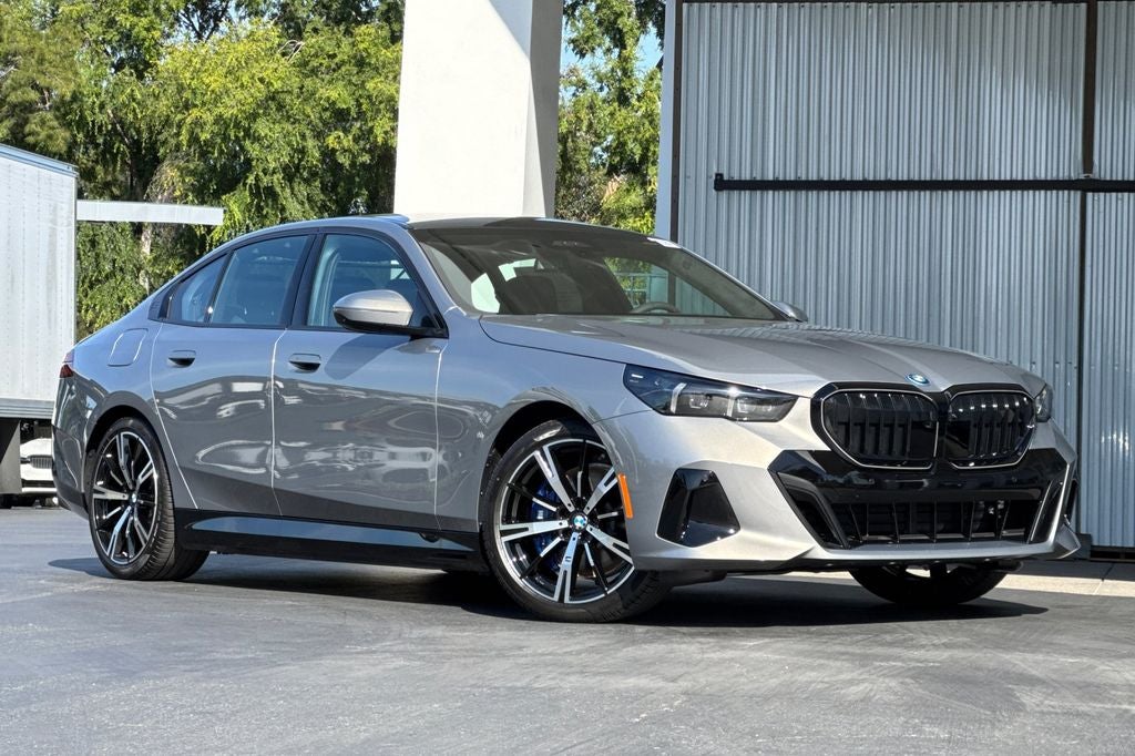 2026 BMW 5 Series 550e xDrive
