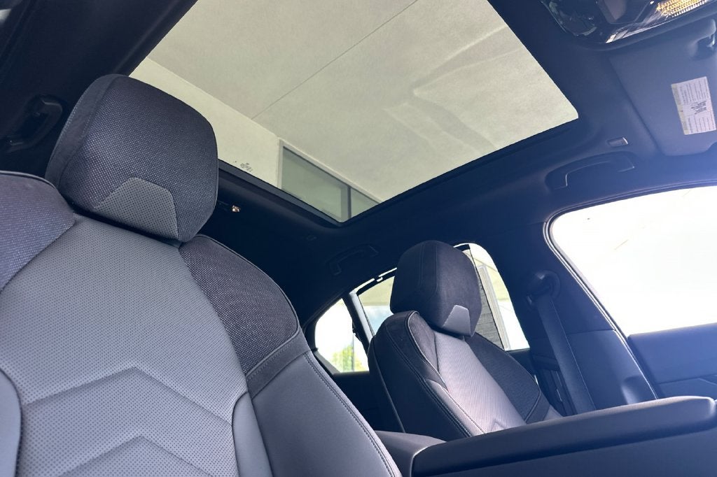 2026 BMW 5 Series 550e xDrive