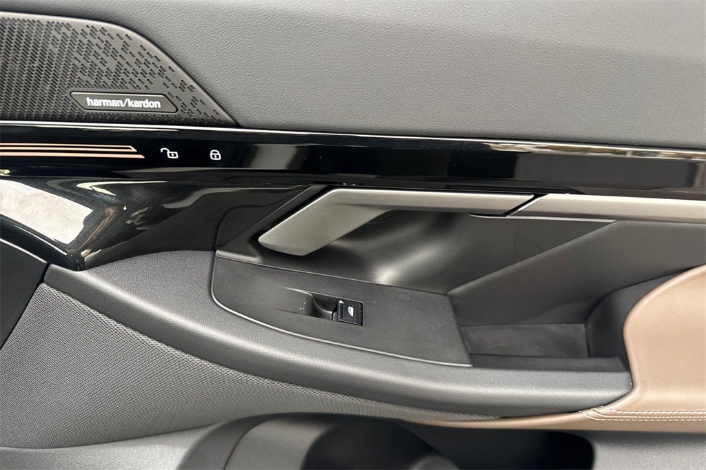 2025 BMW 5 Series 530i