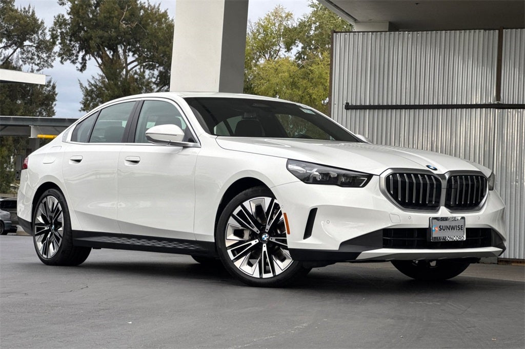 2025 BMW 5 Series 530i