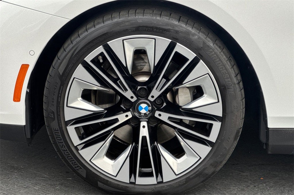 2025 BMW 5 Series 530i