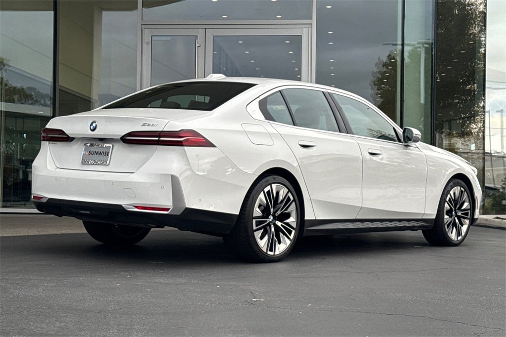 2025 BMW 5 Series 530i