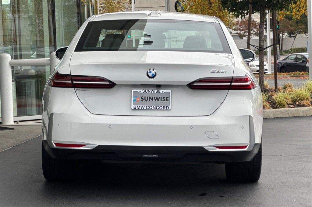 2025 BMW 5 Series 530i