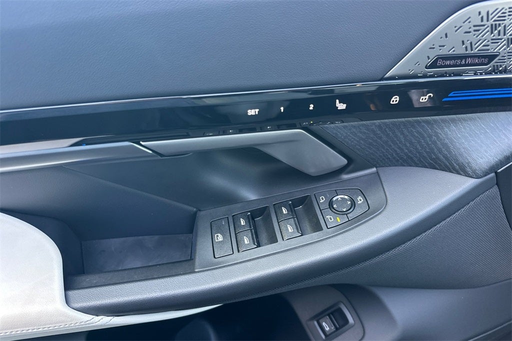 2025 BMW 5 Series 530i