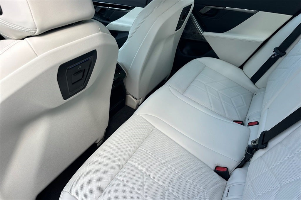 2025 BMW 5 Series 530i