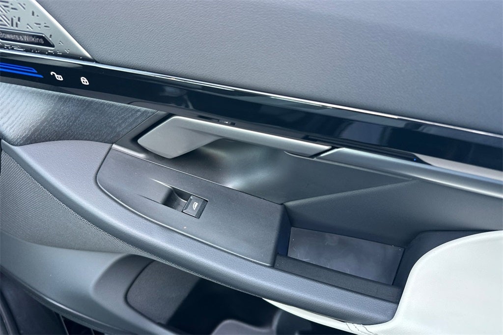 2025 BMW 5 Series 530i