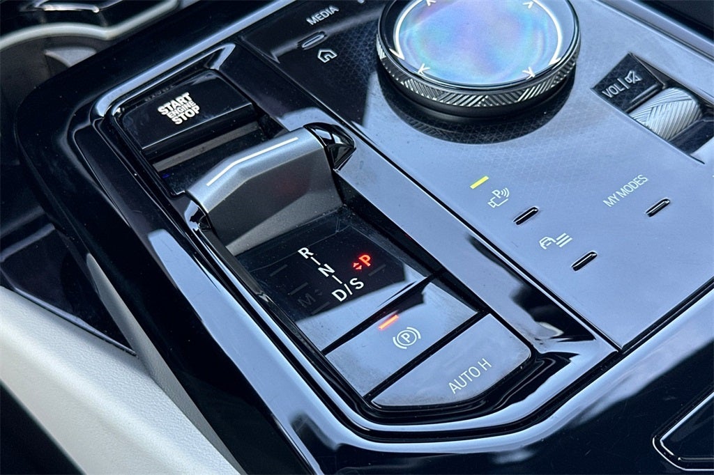 2025 BMW 5 Series 530i