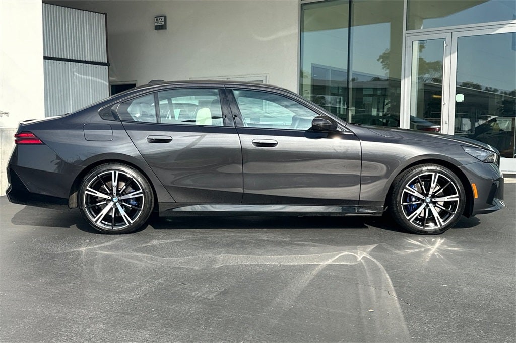 2025 BMW 5 Series 530i