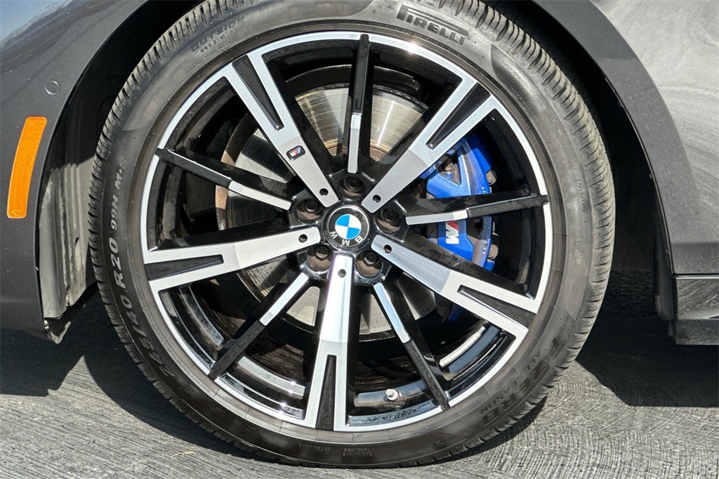 2025 BMW 5 Series 530i