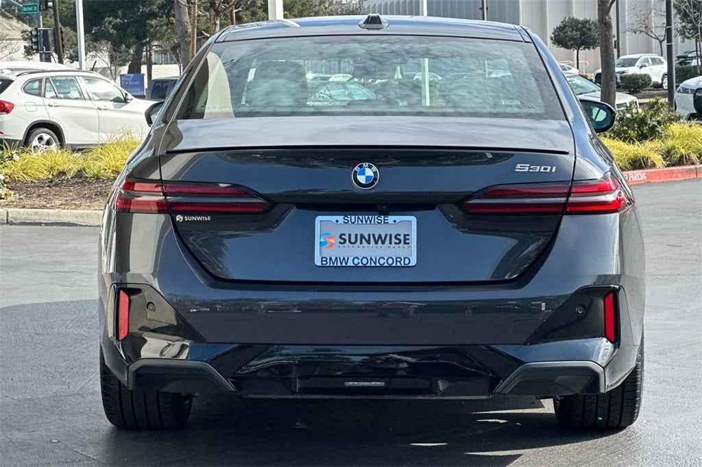 2025 BMW 5 Series 530i