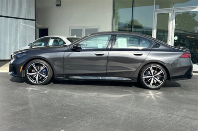 2025 BMW 5 Series 530i