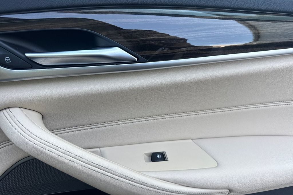 2023 BMW 5 Series 530i