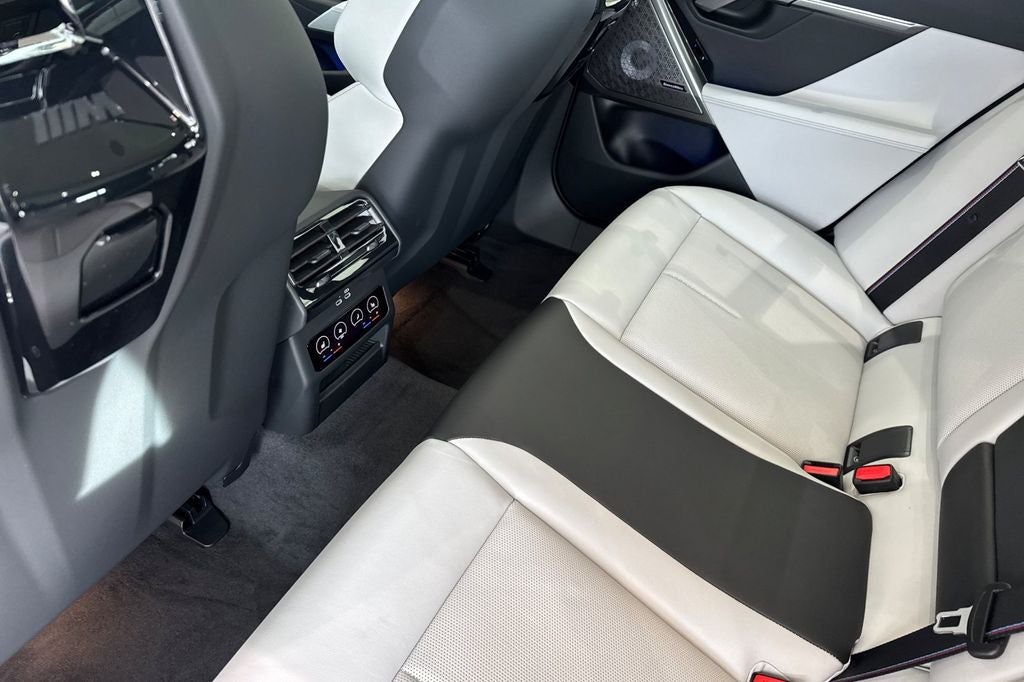 2027 BMW M5 Base