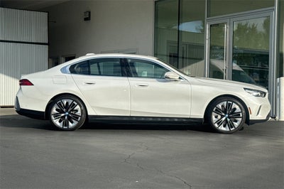2025 BMW i5 eDrive40
