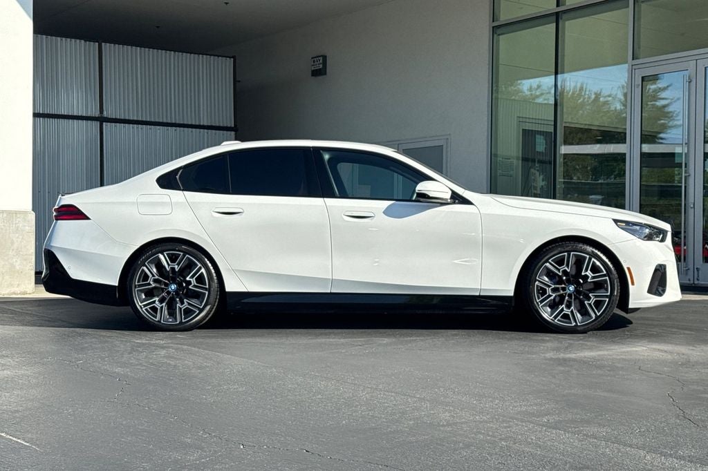 2025 BMW i5 eDrive40