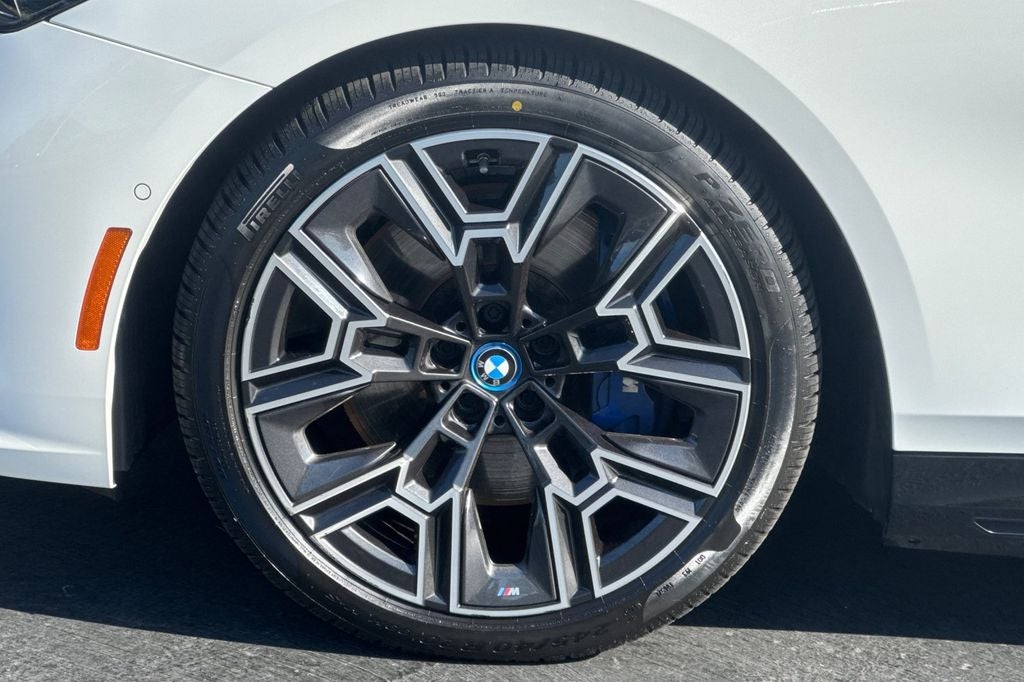 2025 BMW i5 eDrive40