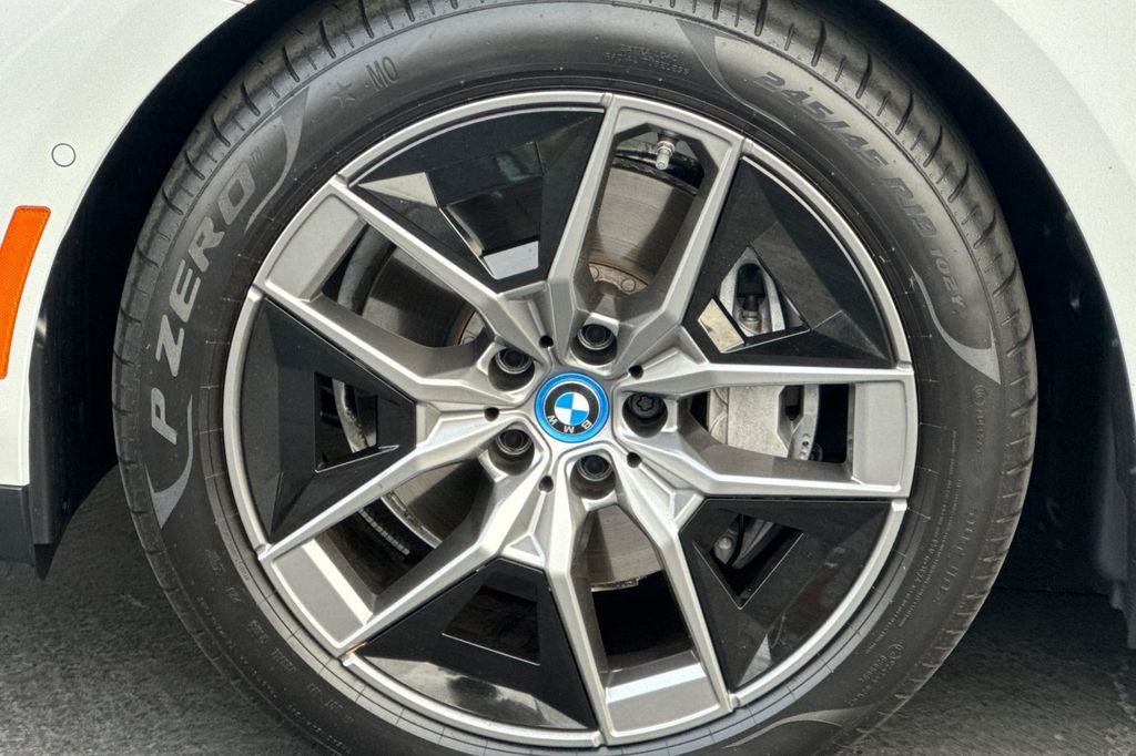 2025 BMW i5 eDrive40