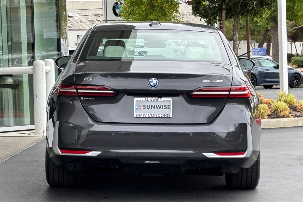 2025 BMW i5 eDrive40
