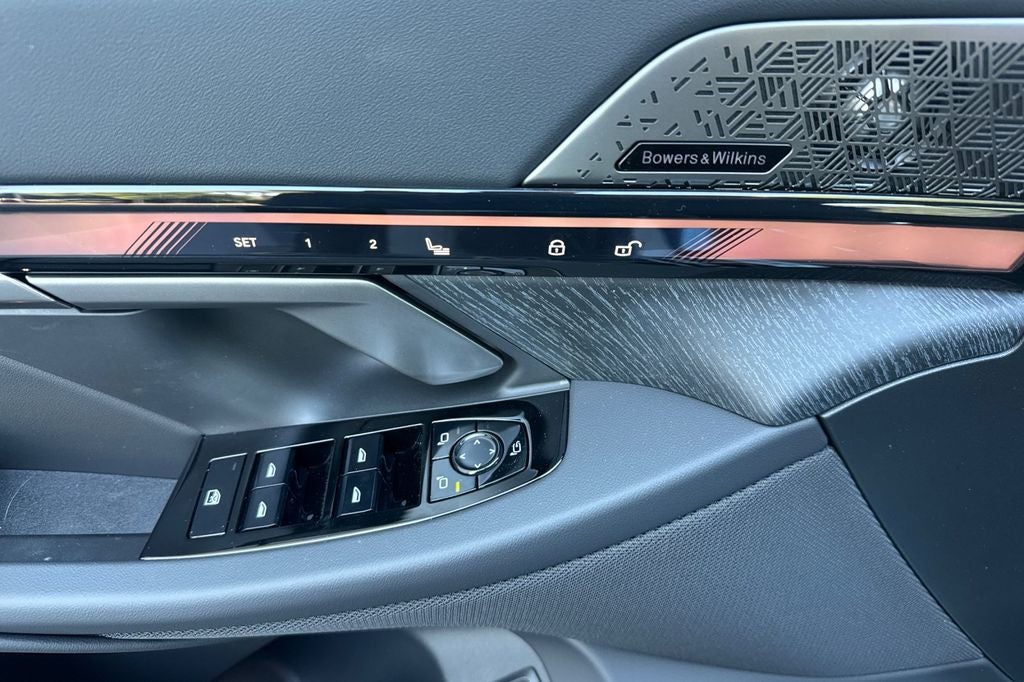 2027 BMW 5 Series i5 edr