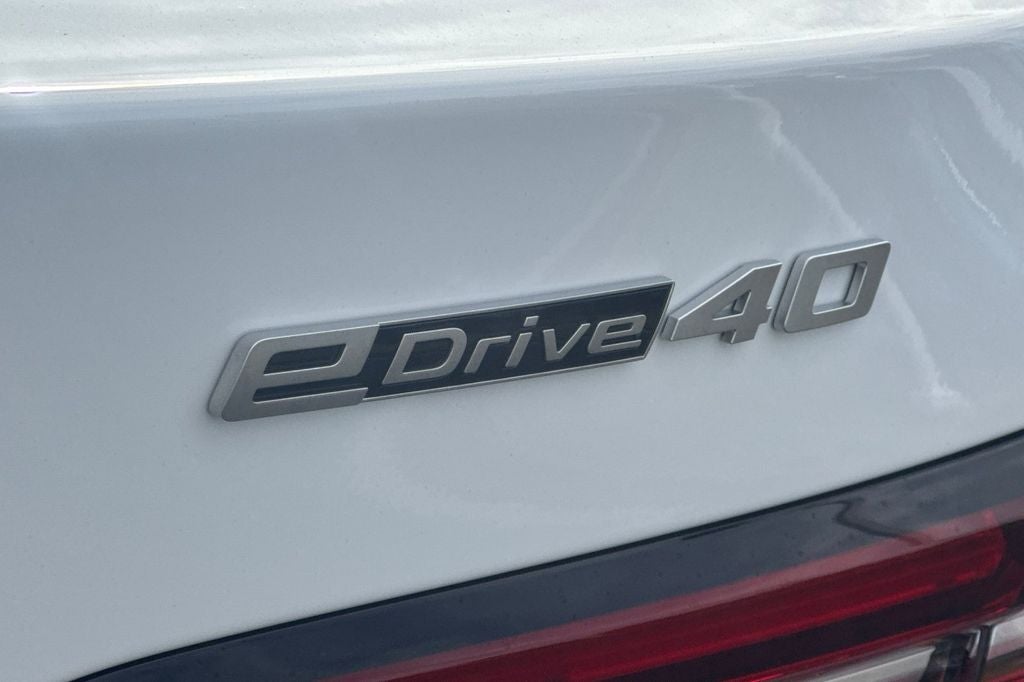 2027 BMW 5 Series i5 edr