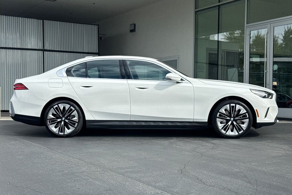 2027 BMW 5 Series i5 edr