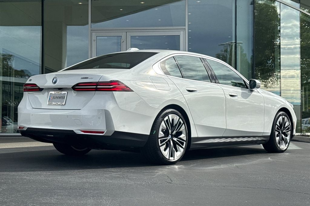 2027 BMW 5 Series i5 edr