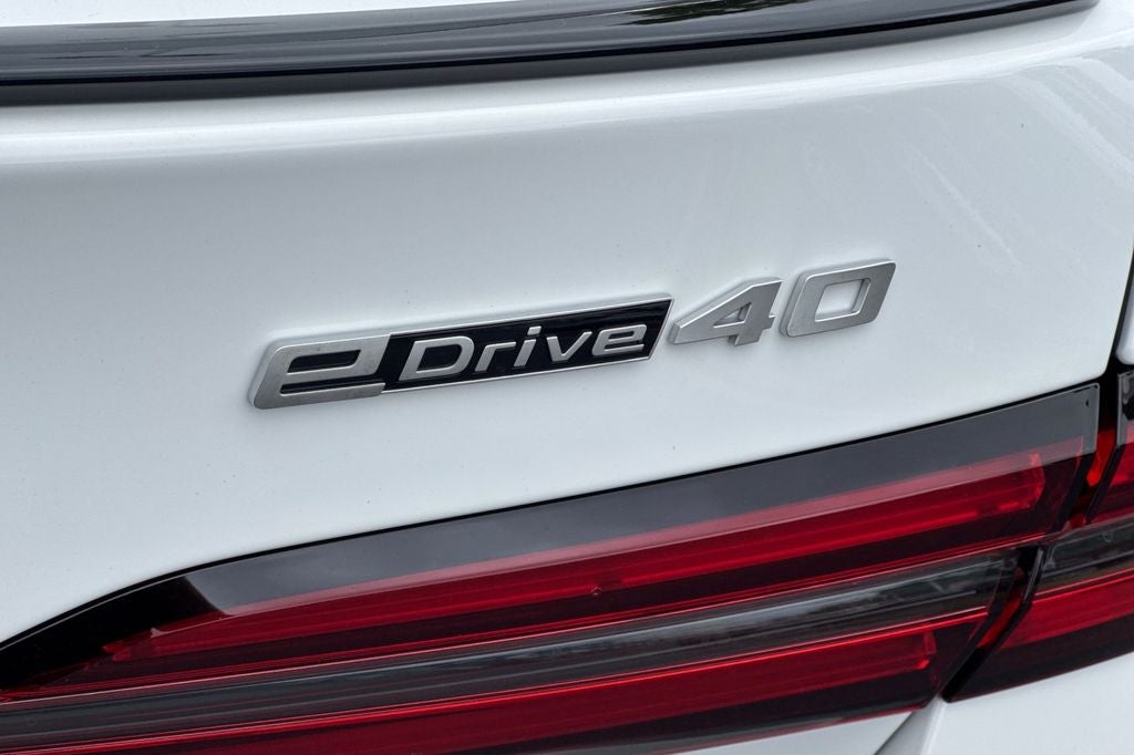 2027 BMW 5 Series i5 edr