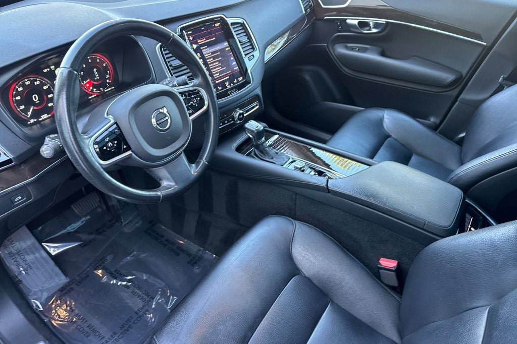 2017 Volvo XC90 T6 Momentum