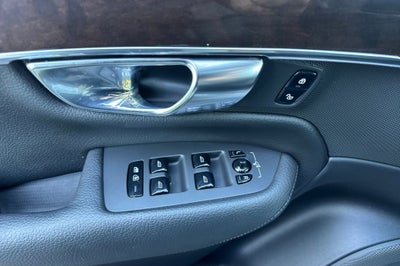 2017 Volvo XC90 T6 Momentum