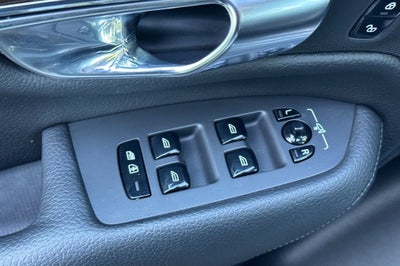 2017 Volvo XC90 T6 Momentum