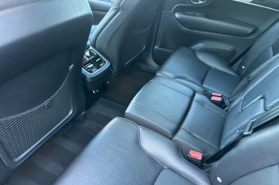 2017 Volvo XC90 T6 Momentum