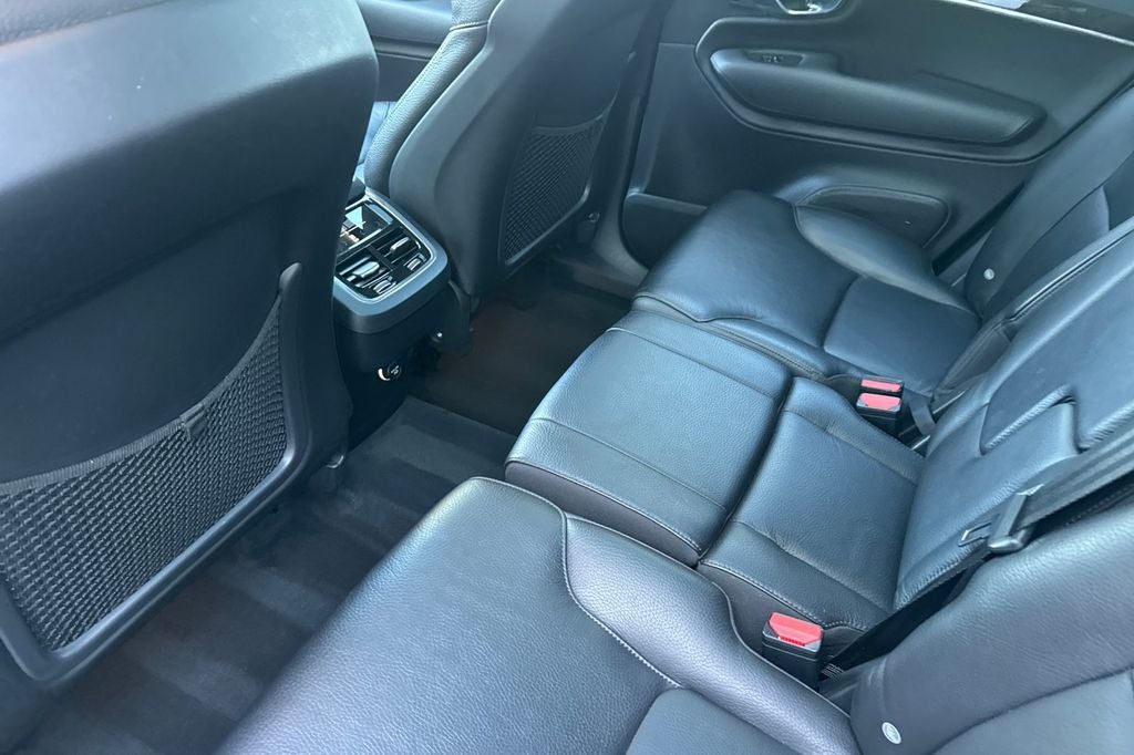 2017 Volvo XC90 T6 Momentum