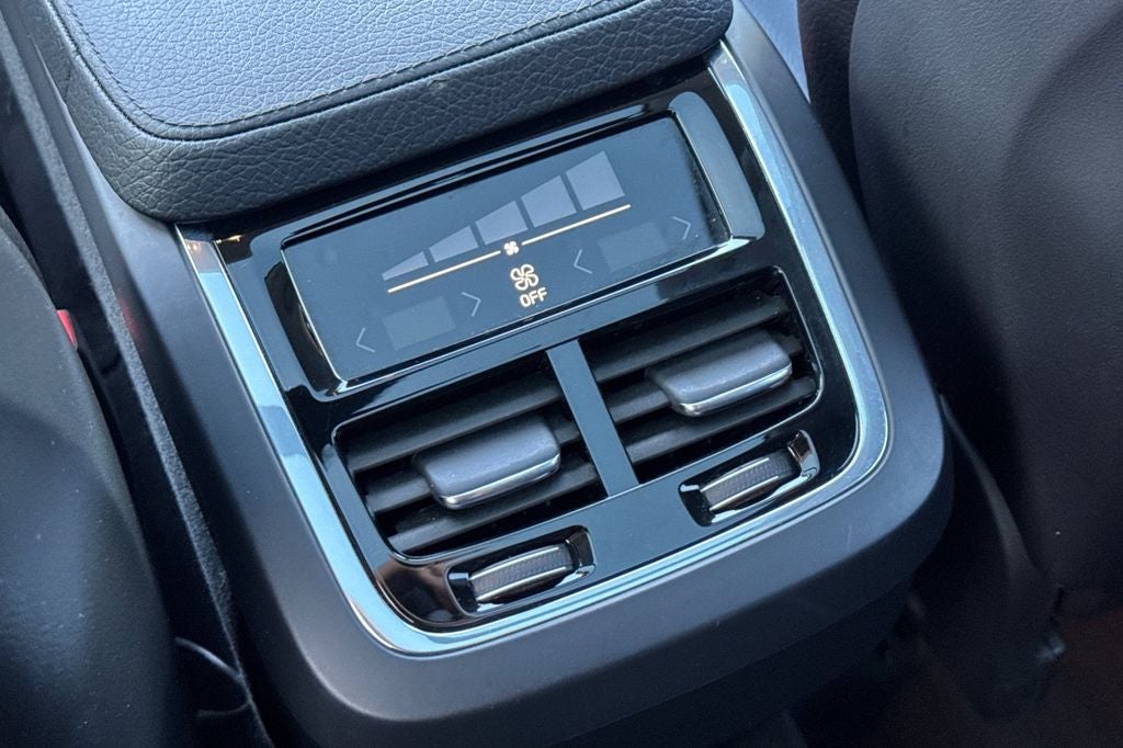 2017 Volvo XC90 T6 Momentum