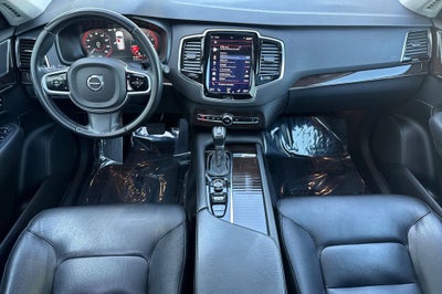 2017 Volvo XC90 T6 Momentum