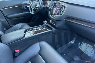 2017 Volvo XC90 T6 Momentum