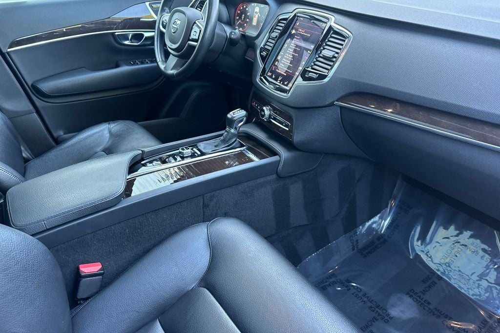 2017 Volvo XC90 T6 Momentum